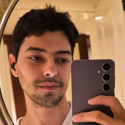 y_leo5's profile picture. moving in different spaces