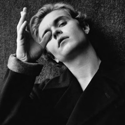 diesirate's profile picture. she/he/they | writer | too many ships in my fleet | header: @fisherking360