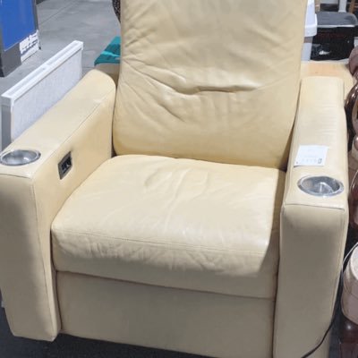 tenthousund's profile picture. worth a quarter million afloat and at the dock