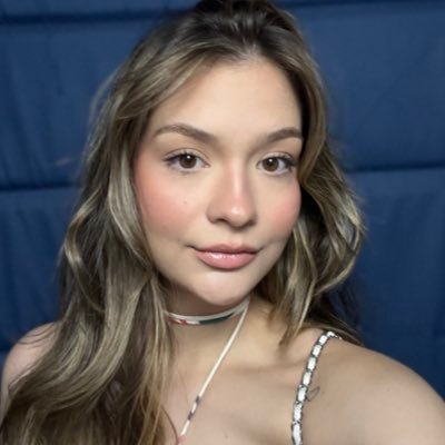 annasosocruzas's profile picture. cuidado! esse perfil falará sobre política, divas pop, futebol, cinema e economia em um único tweet