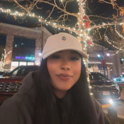 saltwaterneni's profile picture. raised by the water 🇬🇺