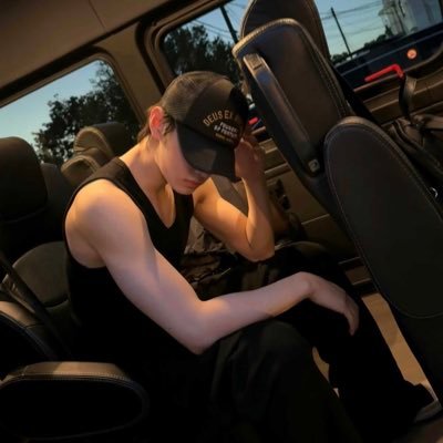 ddeonu29's profile picture. when in doubt, write it out | @RKIVERE1