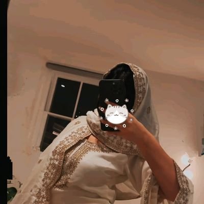 momina904273's profile picture. Kamuk Pyasi Biwi_(Age 27_hubby 42)_Interfaith lover❤_Young boys pasand hai mujhe.