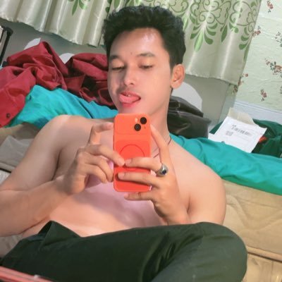 resvel18's profile picture. 💙Open to Anyone💙