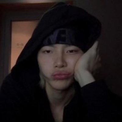 wyxwebs's profile picture. tweeted that one kcon theo clip 42 times