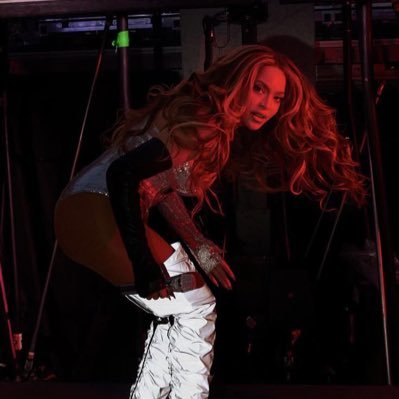 vay4condios's profile picture. buzzingggg 🐝🌹|| bey, mimi, vittar, uchis || fan account