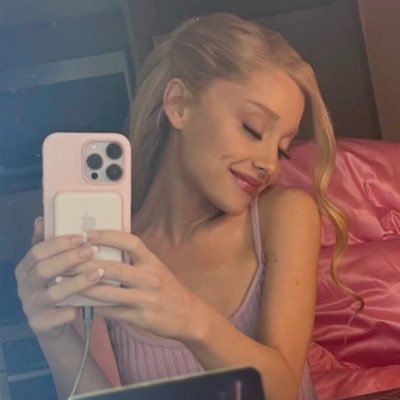 moonlitgelphie's profile picture. ⋆˙⟡ | very much infatuated w gelphie and gallavich | ♡ 〜 wicked, ari, shameless, lis, tlou, twdg, arcane, yellowjackets | lesbian ^_^