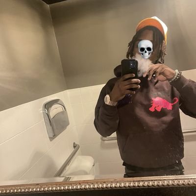 Kushppapii's profile picture. I dropped out of school in 4th grade, please forgive me🙏🏿I'm ignorant as fuck..😭