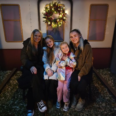 Naomiborowy1991's profile picture. Darts 🎯 Footy ⚽️ Musicals 🎶 NoDMs 🚫

https://t.co/pV08FRx6M3
https://t.co/ySnV2M0OKO