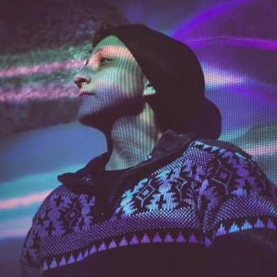 AmarMonroe's profile picture. 🇮🇷 🇸🇻 🇺🇸 Persian/Salvadoreño 🎙️✍🏼 Alt Pop R&B Singer/Songwriter 🎤 FUTURE GRAMMY WINNER 🏆 Founder: the Review Room 🏳️‍⚧️🏳️‍🌈Advocate⚡= GOOD ENERGY!