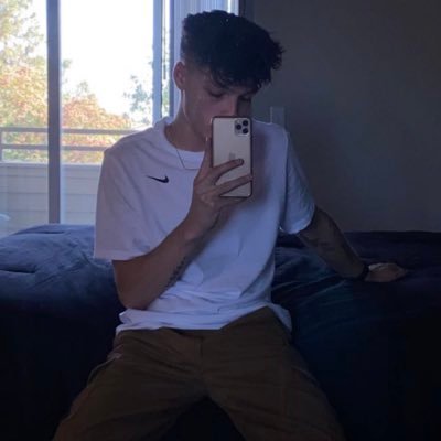 ghostinsoon's profile picture. yuh