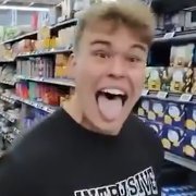 Svebblton's profile picture. yes i would scream as loud as I can for one dollar