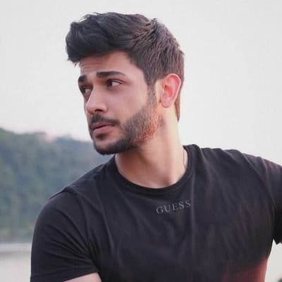 Aaron1595034's profile picture. like football