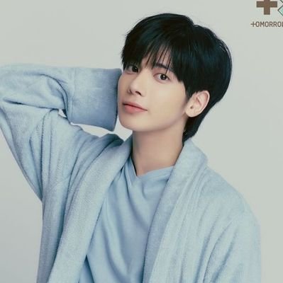 percyvalyn's profile picture. Percyval Vern Lynford 🪄
Hufflepuff third-year Auror student, holder of Vault 6014, taking Astronomy and History of Magic as electives