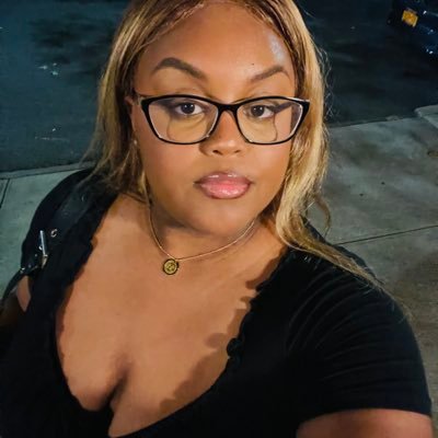 emmytweetedit's profile picture. inside the brain of twitter’s unfiltered socrates. | poet | doppelgänger - @emspammedit