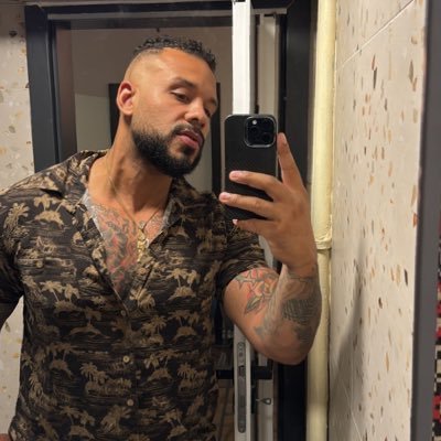 GreySweatsPapi's profile picture. 