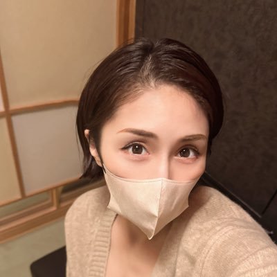 su_0_0_zume's profile picture. 41歳主婦 趣味はグルメ探訪と綺麗なものを見るのが好きです。 旦那はいますが、ご無沙汰状態で最近はレスに悩んでいます。 ※メイン垢です