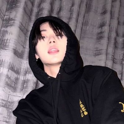gyuyoeng's profile picture. 𝐑𝐎𝐔𝐓𝐄: 𝐒𝐀𝐑𝐀𝐌 𖥔 Through the valiant shades of spangling gleam, the masqueraded sovereign in the name of honour (Salva, 1993). Forever, @kseonhoo. ♡