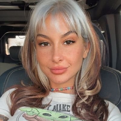 Laureenhuntt's profile picture. Vulcan in the streets sith in the sheets just a dork who likes anime/animals/nerdlore/fitness/books/travel  😎🖖 2% OF AZ Dms🚫 Follow back