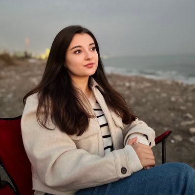 Mrve_yyl's profile picture. Akdeniz Ü 🎓 Türkçe Öğretmeni 🇹🇷