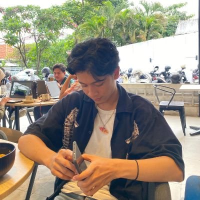 mlowtic's profile picture. 