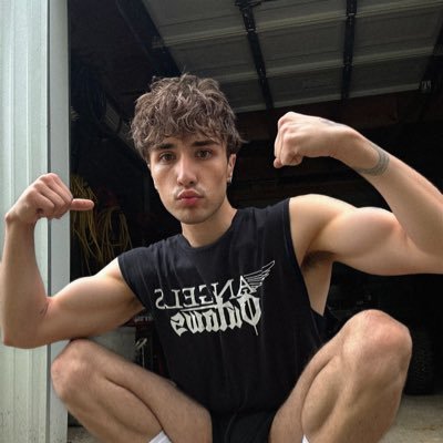 OP3NL3GS's profile picture. showoff from the south • gooner • no limits