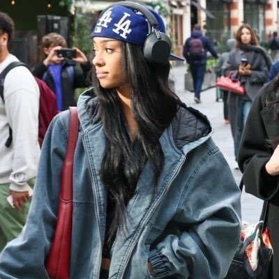 twIightzones's profile picture. chronic tweet deleter