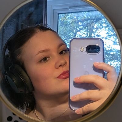 sugarc0atedpa1n's profile picture. woman in stem
