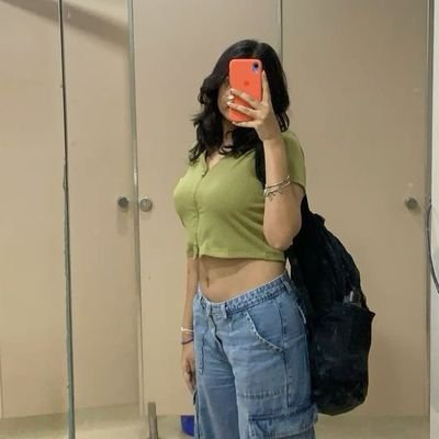 debugprincess's profile picture. learning to code & unlearn perfectionism 💻✨