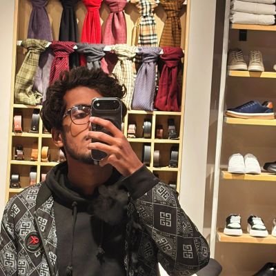 thighspaglu's profile picture. حسن اتنی بڑی دلیل نہیں ~