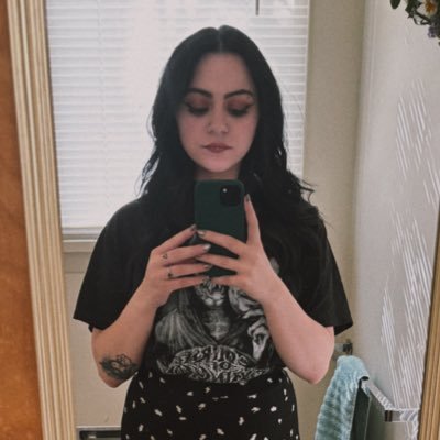 hauntingmadss's profile picture. Lover of fictional worlds 🦇🗡️🕯️📚🎞️