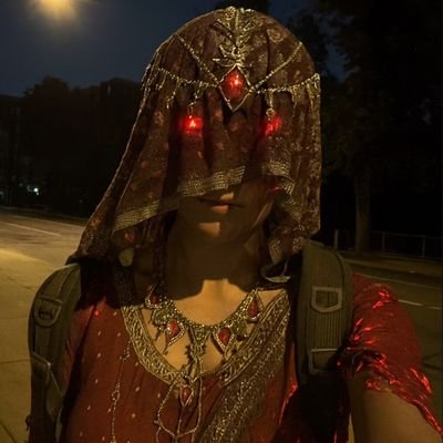 plot_twistttt's profile picture. Him / Her °Chhichhore Memes° Dm for Promotion °