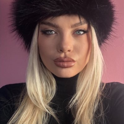 nancysfeetx's profile picture. Materialistic bimbo 👑 I have expensive taste and I’m mean to men 💰