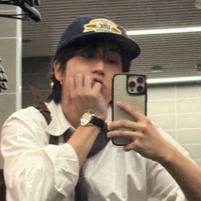 calsbloom's profile picture. all we need is love, dreams and stray kids | jeongsung cc