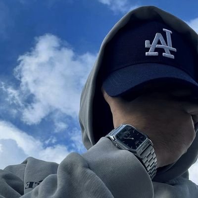 yassine23001's profile picture. Always happy