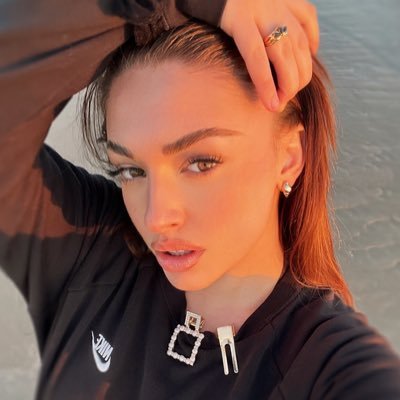 babygoatsuki's profile picture. Streameuse tous les soirs sur Twitch : https://t.co/MxofTr2lnM 🎮 passionnée de cinéma 🎬de séries et de musique 🎶 les liens juste ici ⬇️