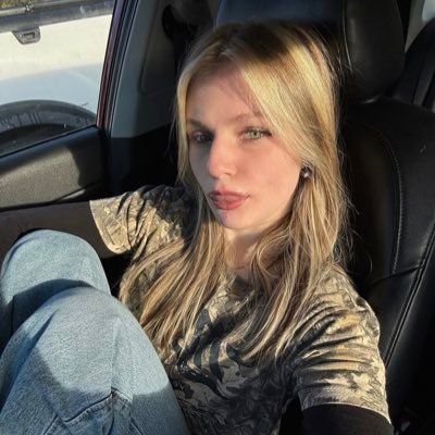 johannakylandi's profile picture. Waitress 🍹 . cute face 🥰, you’re kinda girl ❤️ .