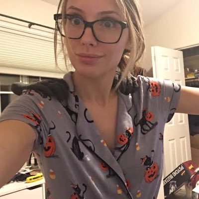 alice__grr01's profile picture. 🇺🇸 work at the store have nice designs crochets 🧶 clothes. Single.