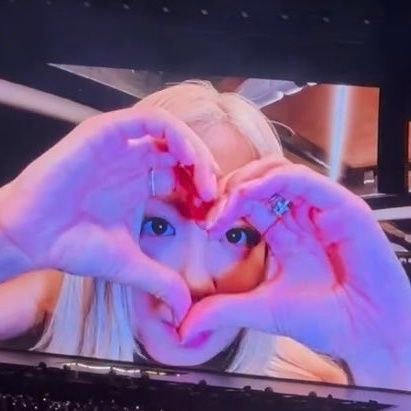 roselovelili2's profile picture. #lisa #rosé #chaelisa #jisoo #jennie 🐇🐻🐿🐈#blackpink