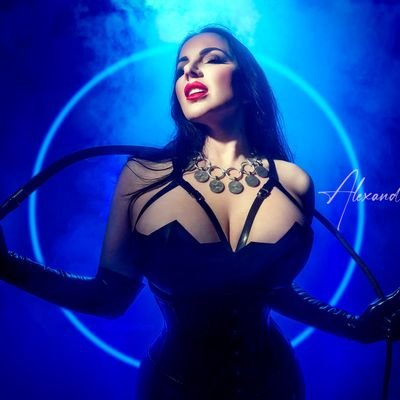 DominaSnow's profile picture. Fostering Empowerment, Embracing Knowledge, Building Community | Masterclasses: https://t.co/gJTQ7btwP4 | Founder of @WickedEden 🏳️‍🌈 Spicy: @DominaSnowNSFW