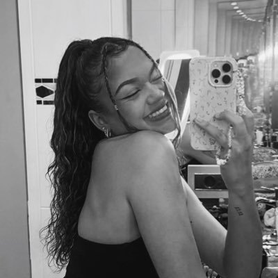 homethwis's profile picture. uma criatura com mania de leitura.