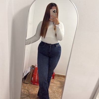 carlacbrera's profile picture. 