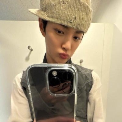 siapasiluyeh's profile picture. 🧷 fish it 🎣 / Evade 🏃‍♀️/ pro yapper 🗣️ / @katseyeworld