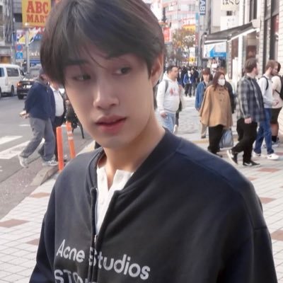 little b ꙳ ⭐️ Profile