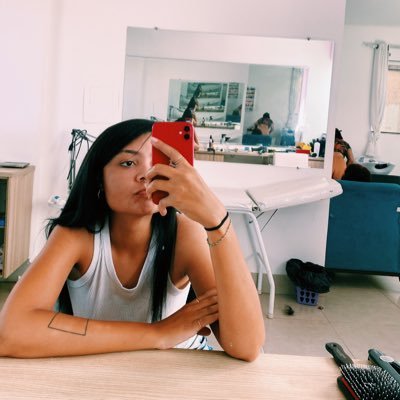 leleehsouza's profile picture. 