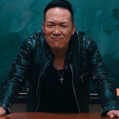 izumi__takashi's profile picture. I'm Izumi！ヒーロー不在のこんな時代だから俺への負担も自然とデカくなる｜芸能/音楽レーベル＆プロモーション会社(株)IZUMI PRO 代表取締役社長10年目。実演家・語り手、歌手、作詞曲家｜YouTubeで“ひとりトークギグ”、MV“TEENAGE”配信中｜山口県山陽小野田市出身 B型 ENFJ｜特技は格ゲー