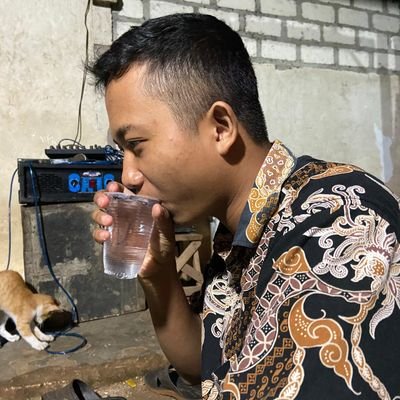 moonlitwhisper7's profile picture. Semakin tinggi pohon semakin dalam akarnya didalam tanah