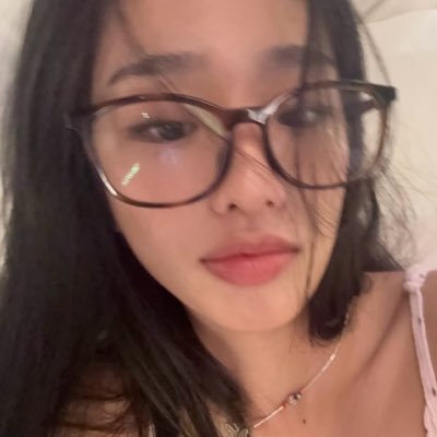 heyeoshin's profile picture. multifan, expect to see me post about random things and post about different fandoms 😭