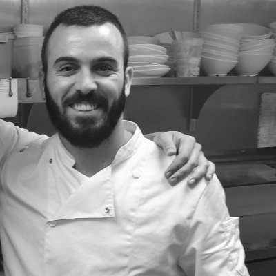 bartal38's profile picture. Chef cuisinier & auteur.
Je raconte la réalité du métier : fatigue, courage, vérité. Auteur de Elle est dure la vie de cuisinier.