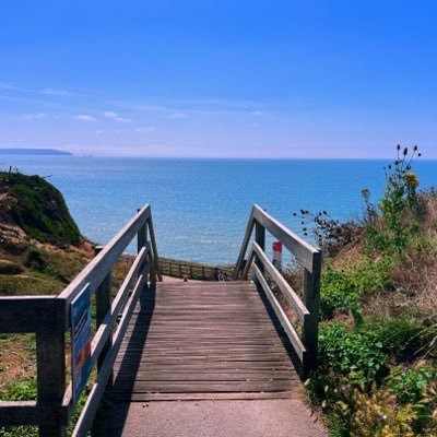 iSoozee's profile picture. At a beach somewhere..